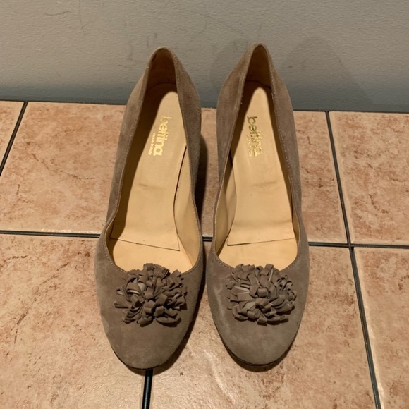 Bettina Round Toe Wedges in tan size 38 - Picture 3 of 12